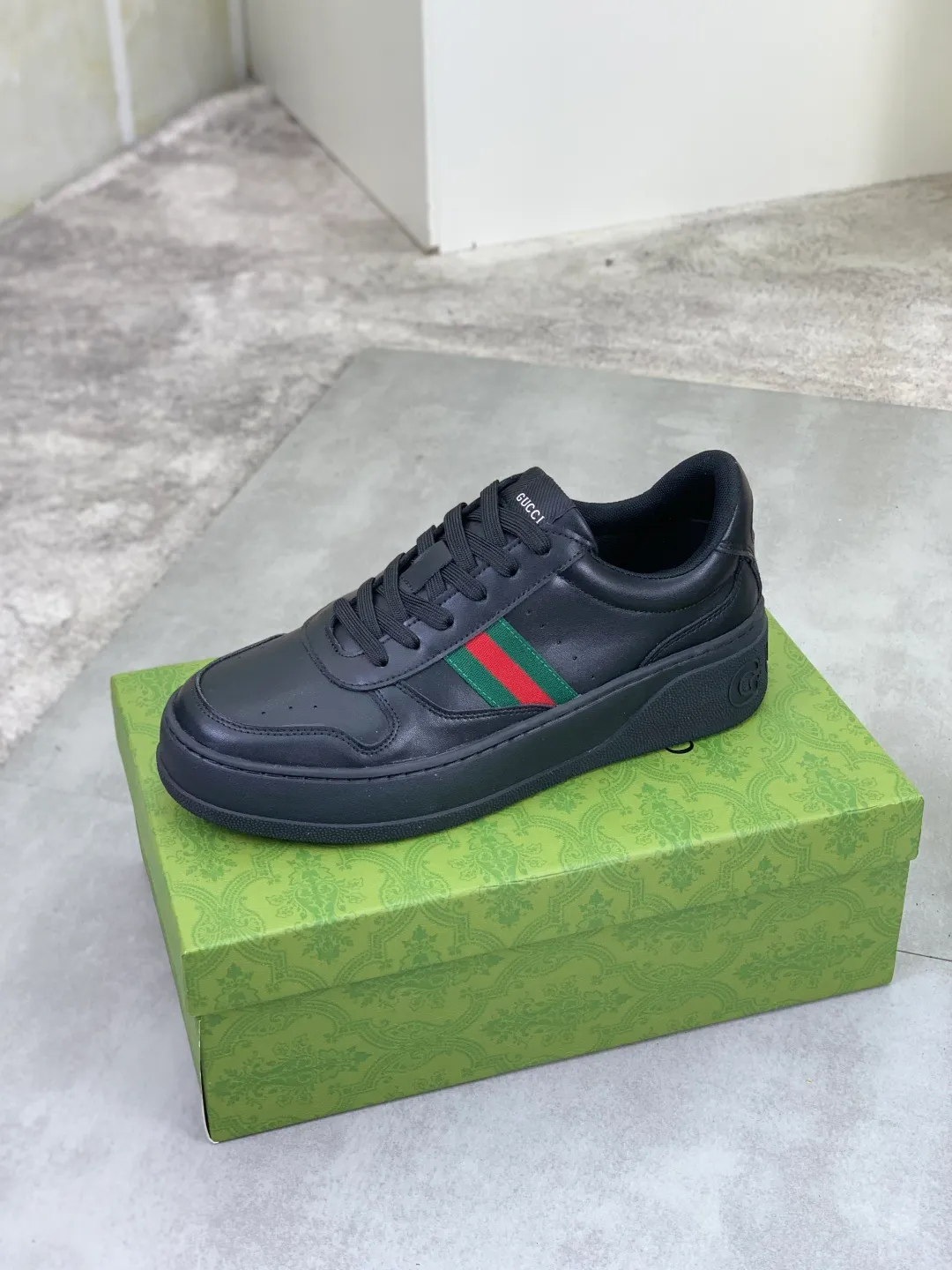 Men's shoes 💰P400💰【New model】 🆘 The latest model from Gucci official website 🎁 Classic casual and fashionable men's shoes 👟 Hot model 💥 Simple and elegant style, exclusive for trendy men. Unique latest brand elements from the official website 👑 Original Gucci decoration, fashionable and generous, made of original soft calfskin fabric ➕ Comfortable soft pigskin lining ✅Wear-resistant rubber outsole specified on the official website_Full elasticity, classic model taken in real life🎬Color: 5️⃣colors available😍Number: 38-44 (45 46 customized)
